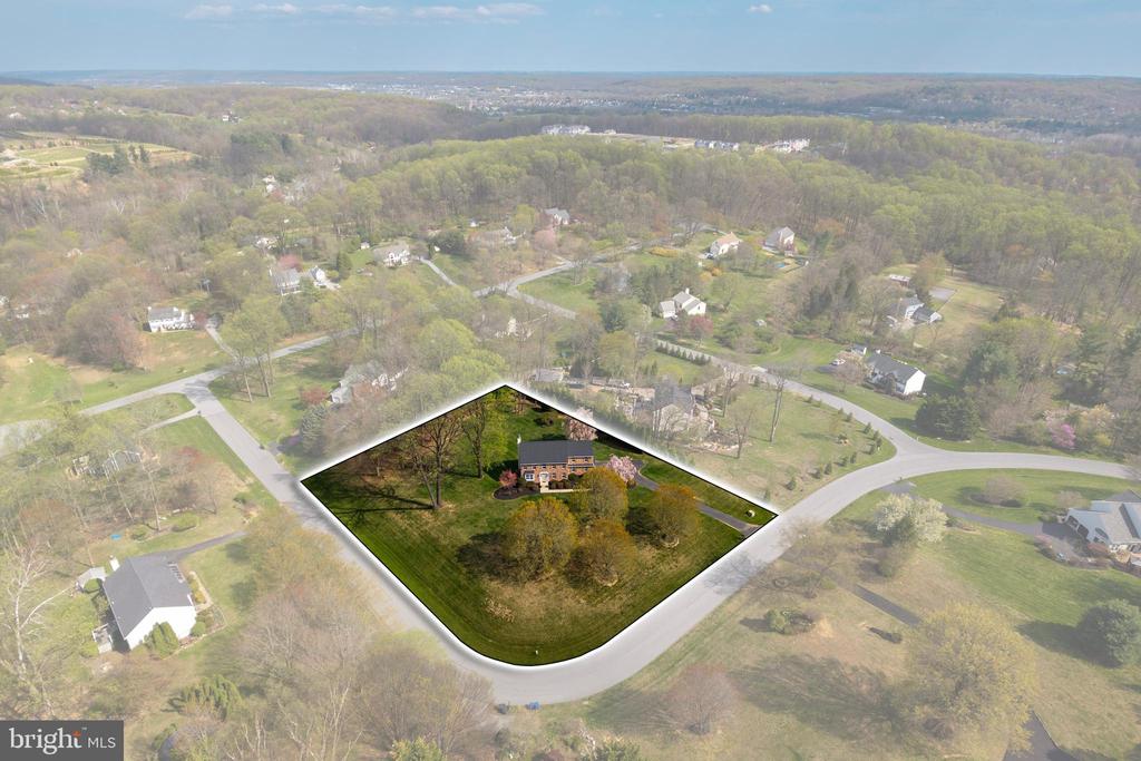 108 WOODED ACRES LANE