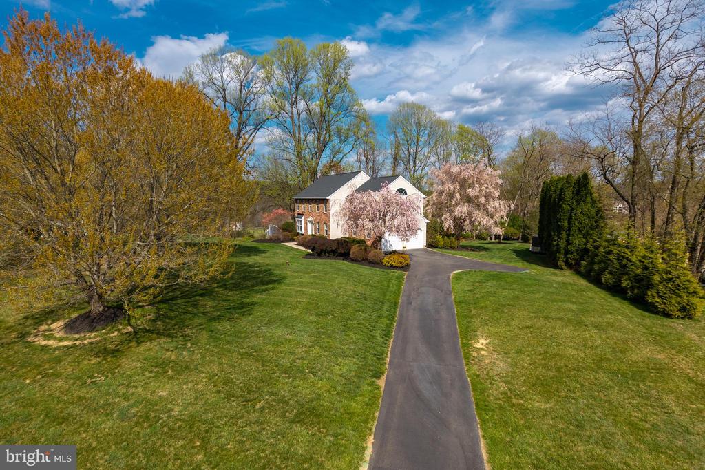 108 WOODED ACRES LANE