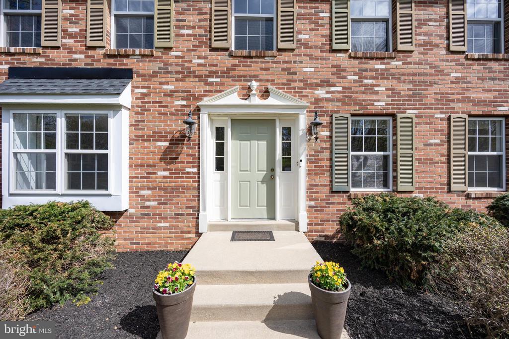 108 WOODED ACRES LANE