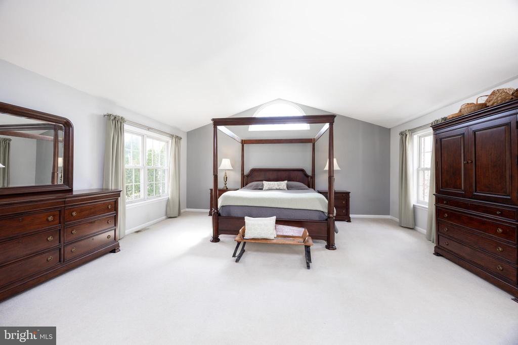 108 WOODED ACRES LANE