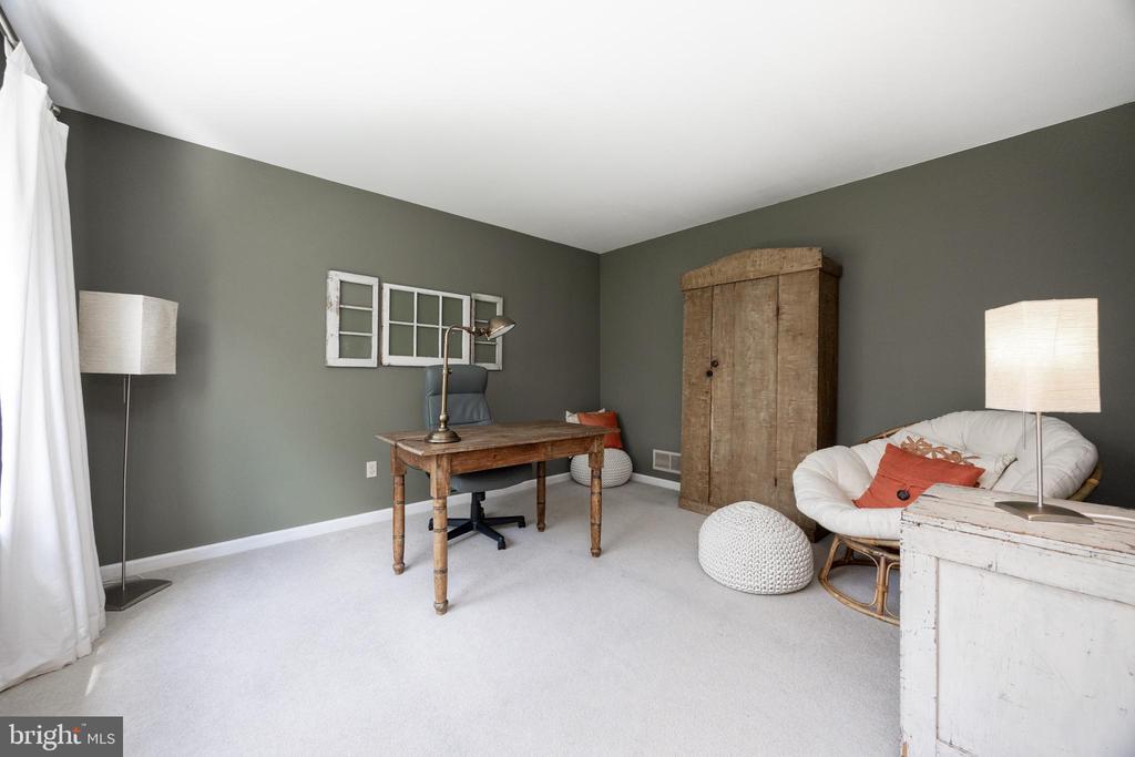 108 WOODED ACRES LANE