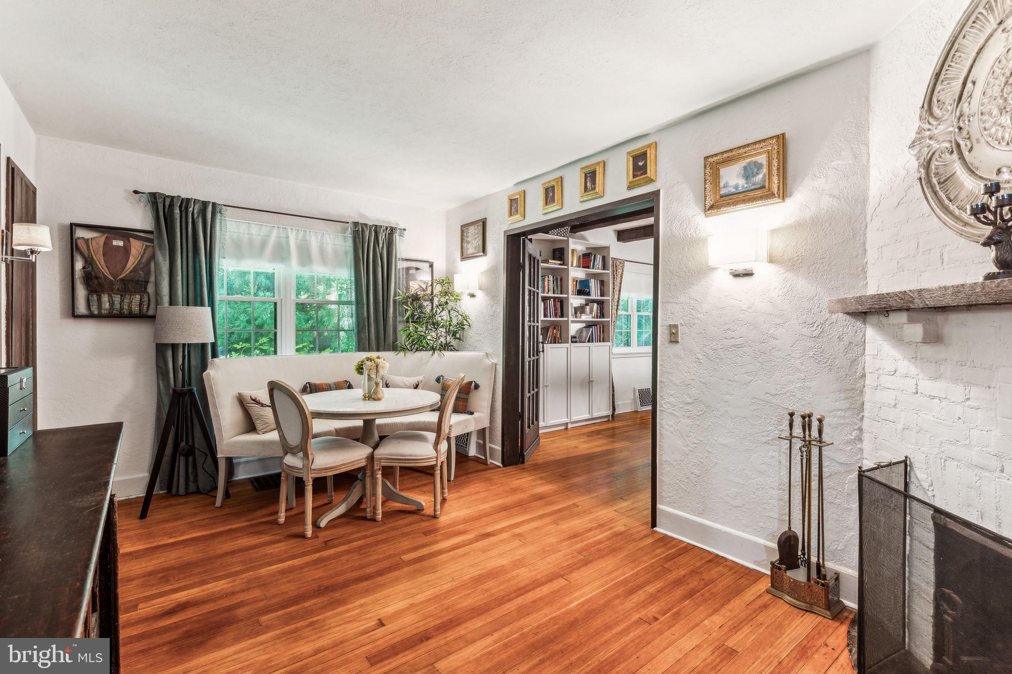 209 W Possum Hollow Rd
