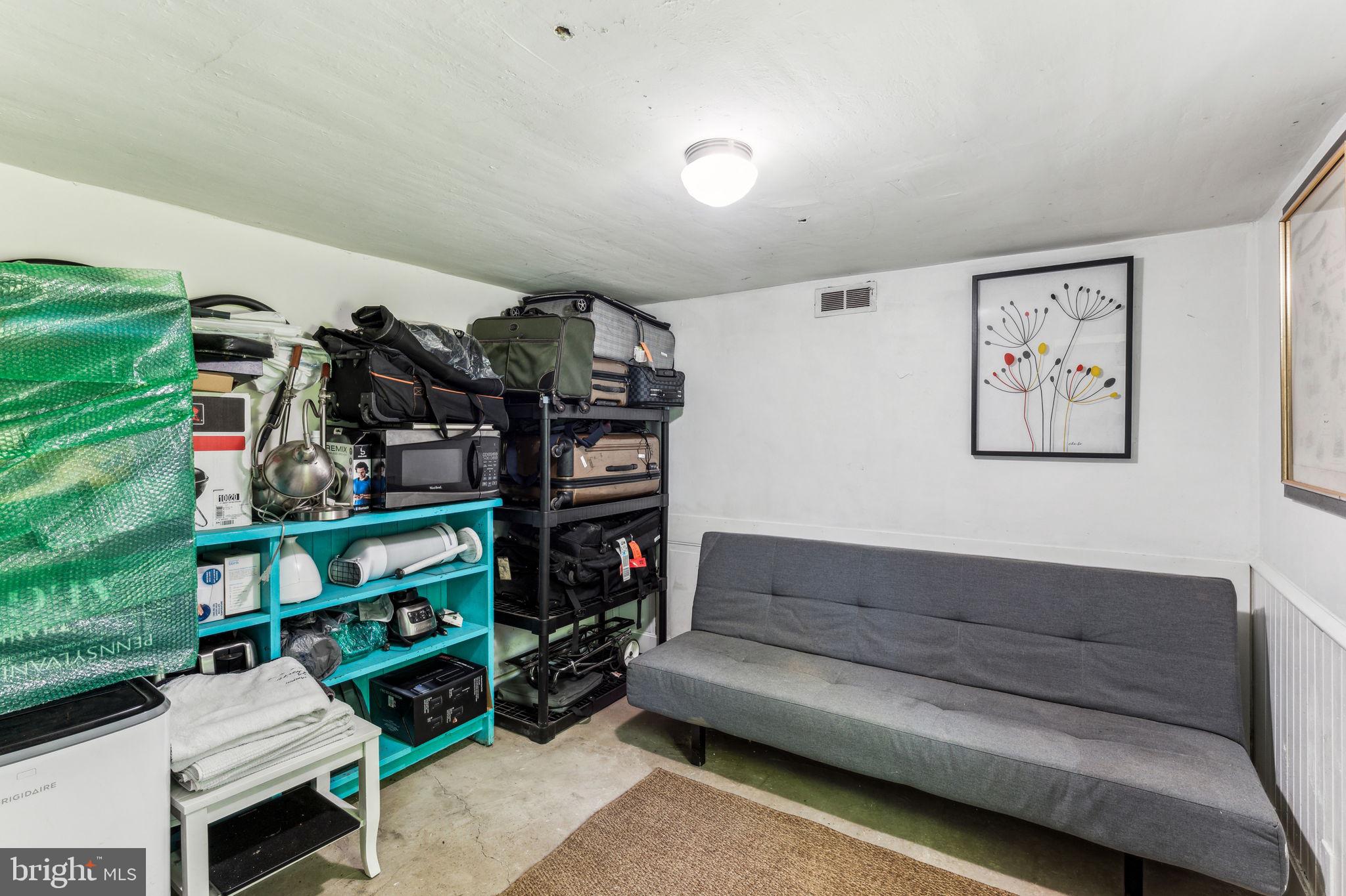 209 W Possum Hollow Rd
