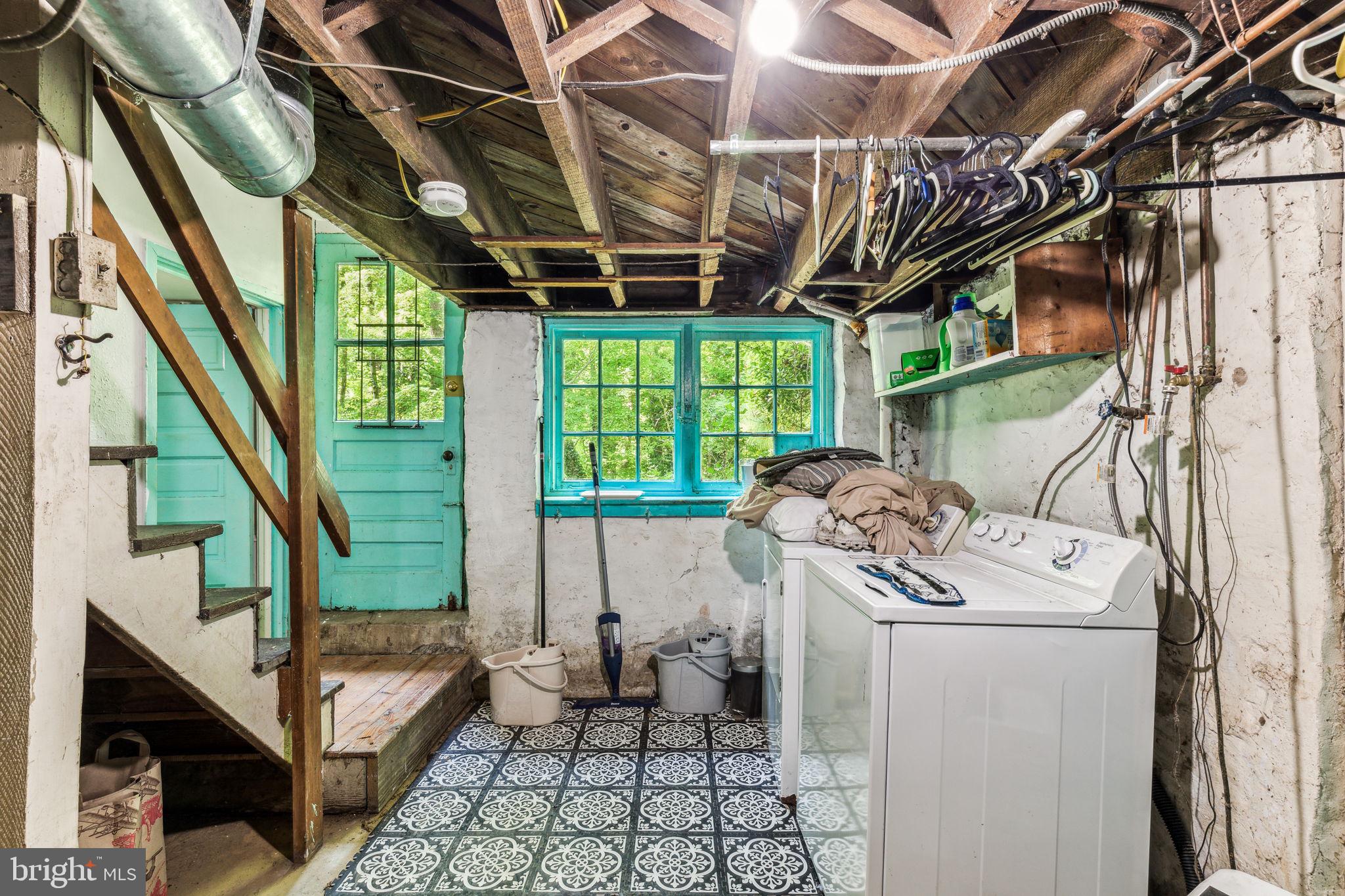 209 W Possum Hollow Rd