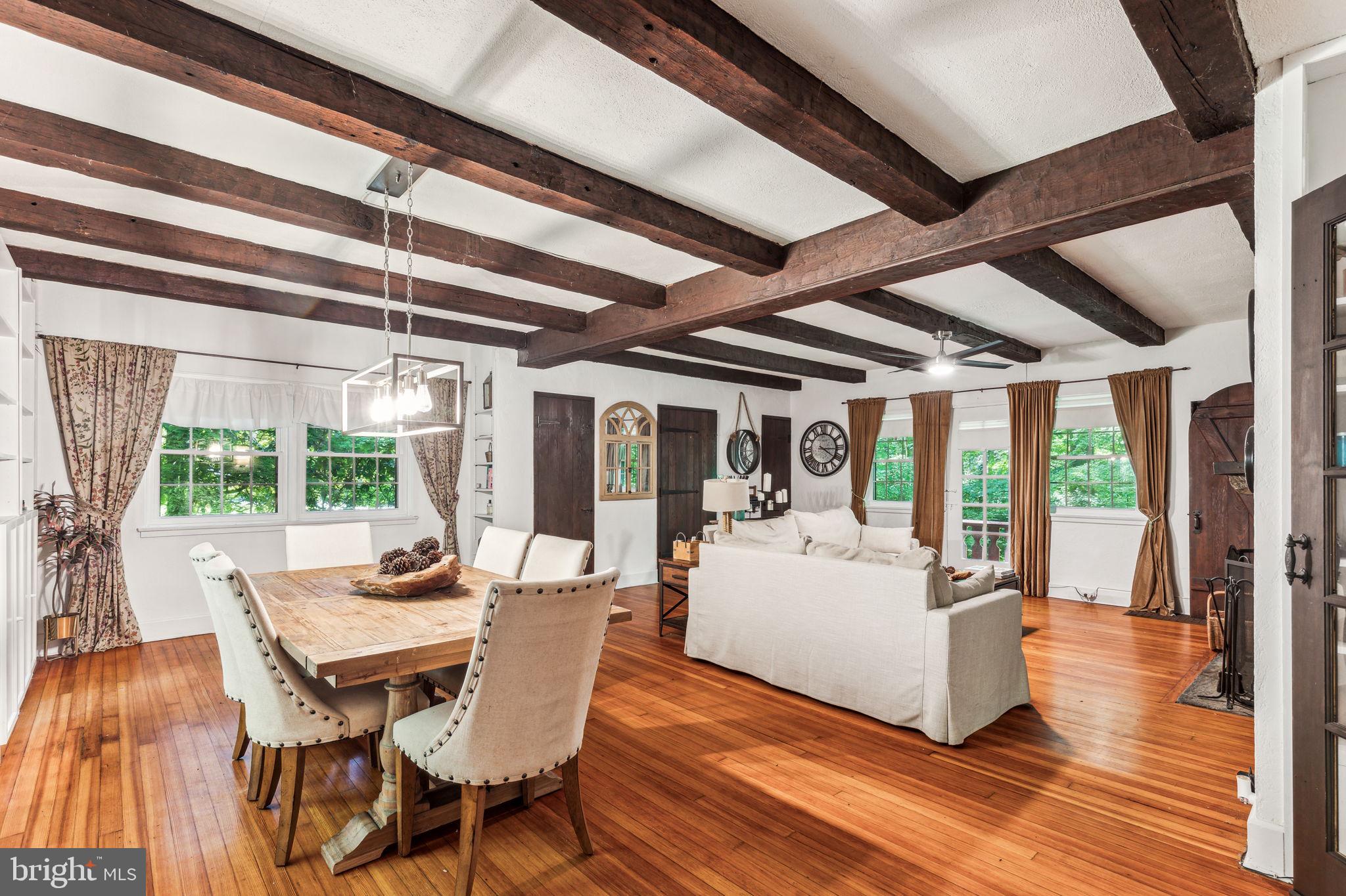 209 W Possum Hollow Rd