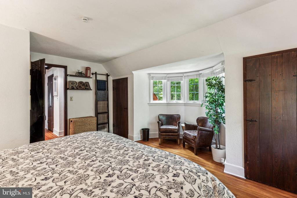 209 W Possum Hollow Rd
