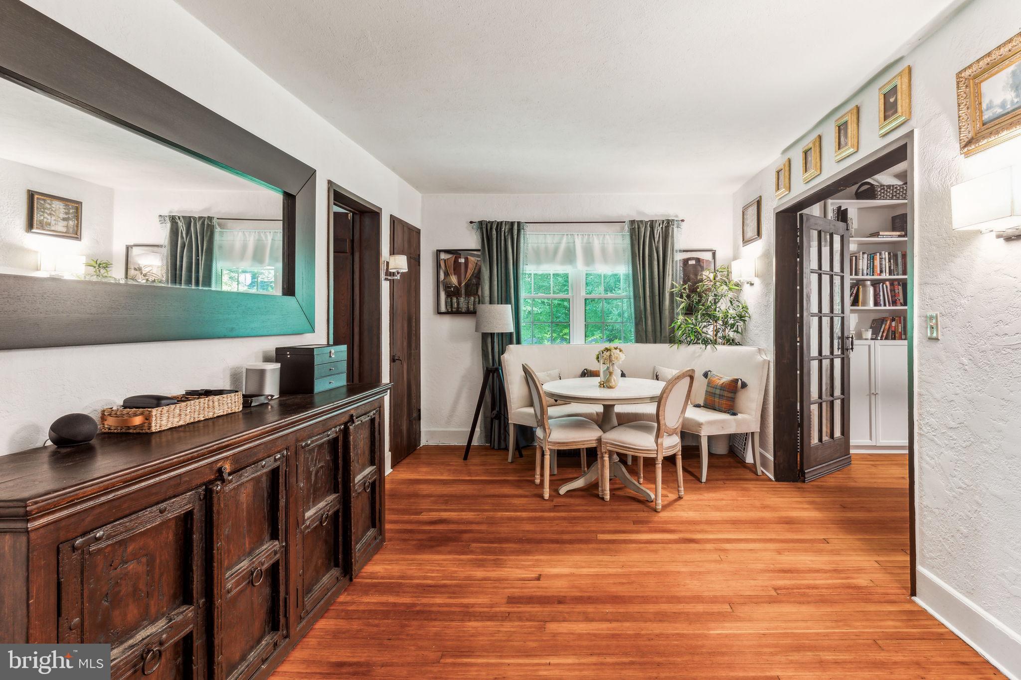 209 W Possum Hollow Rd