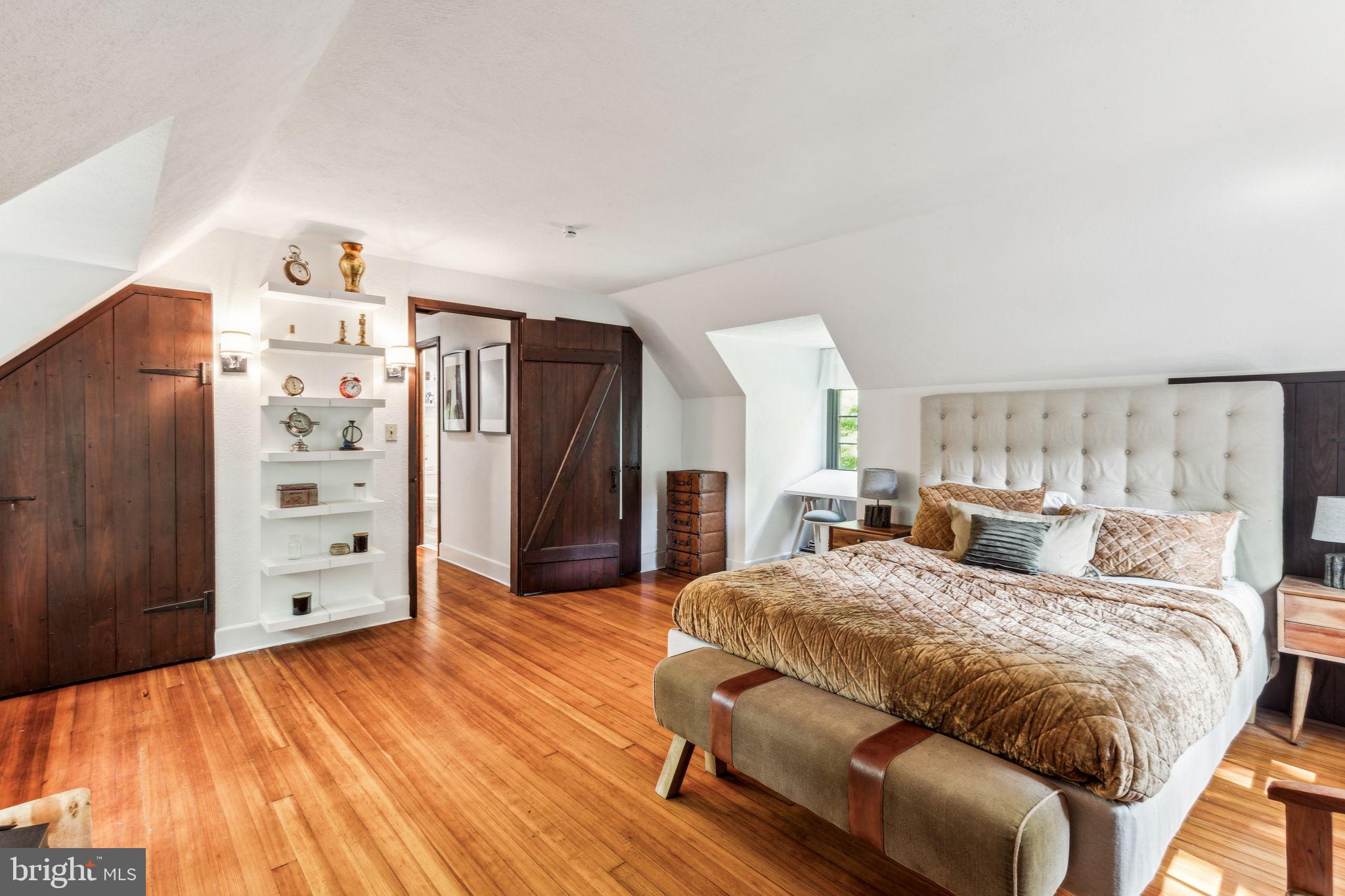 209 W Possum Hollow Rd