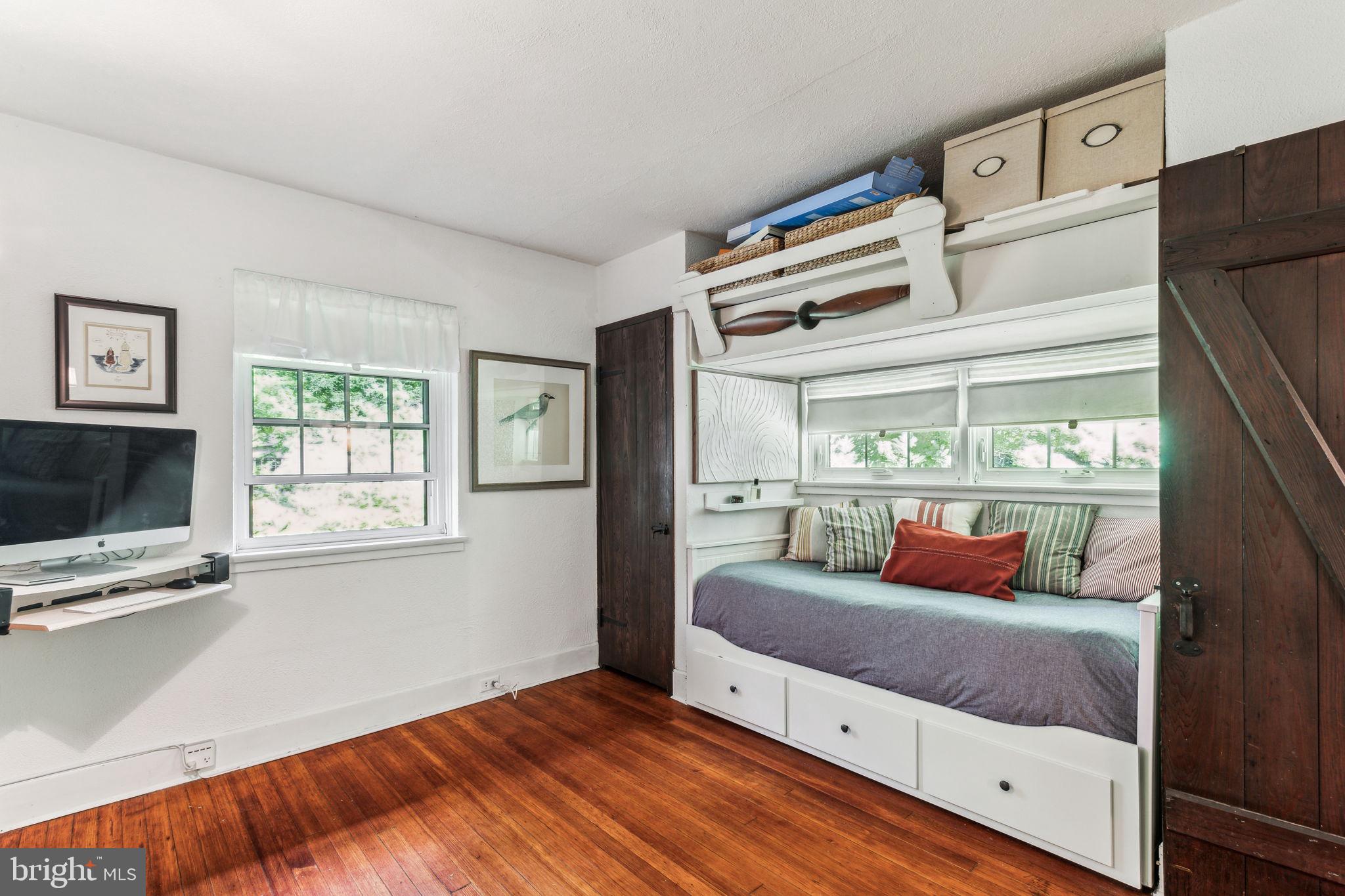 209 W Possum Hollow Rd
