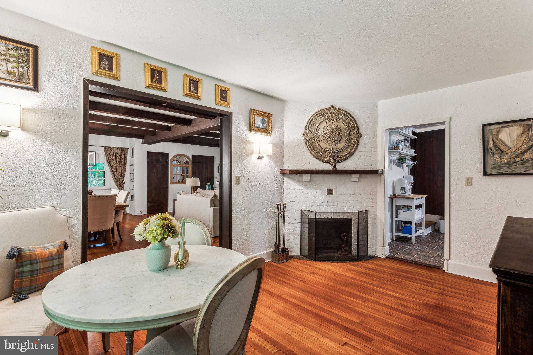 209 W Possum Hollow Rd