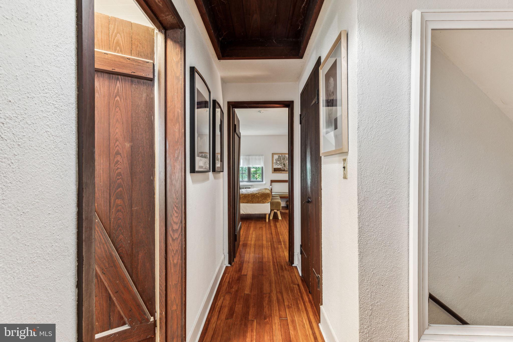 209 W Possum Hollow Rd