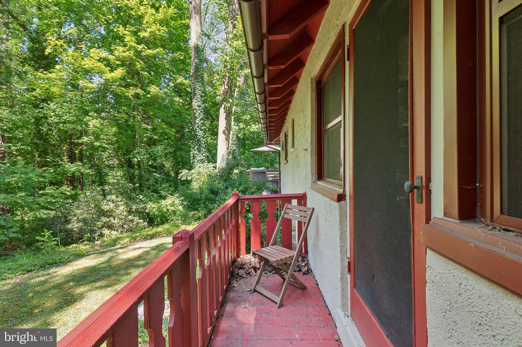 209 W Possum Hollow Rd