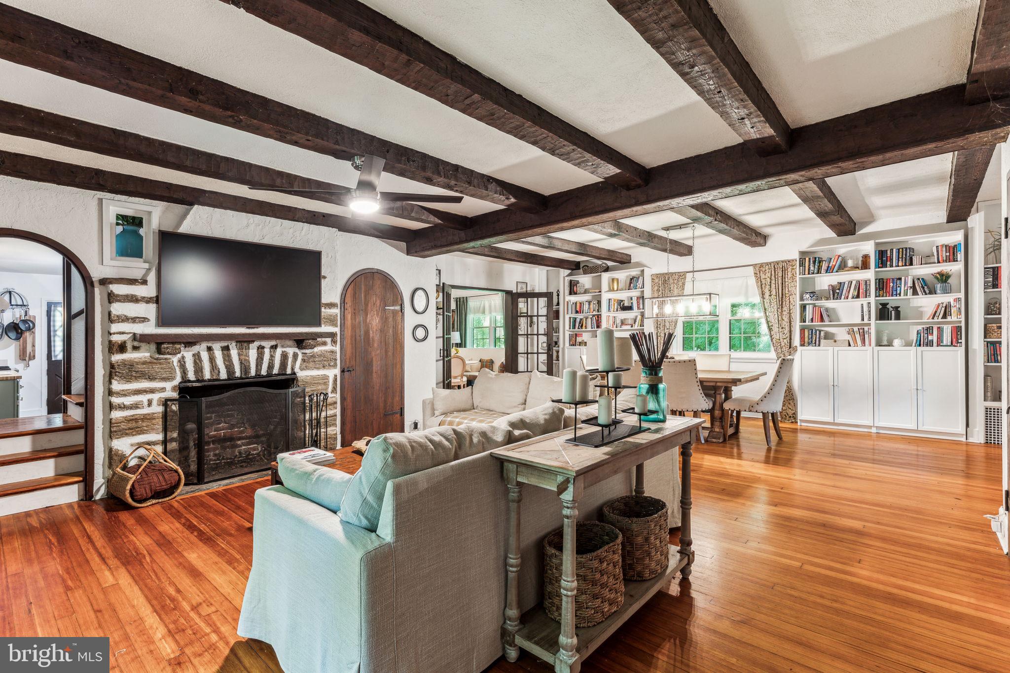 209 W Possum Hollow Rd