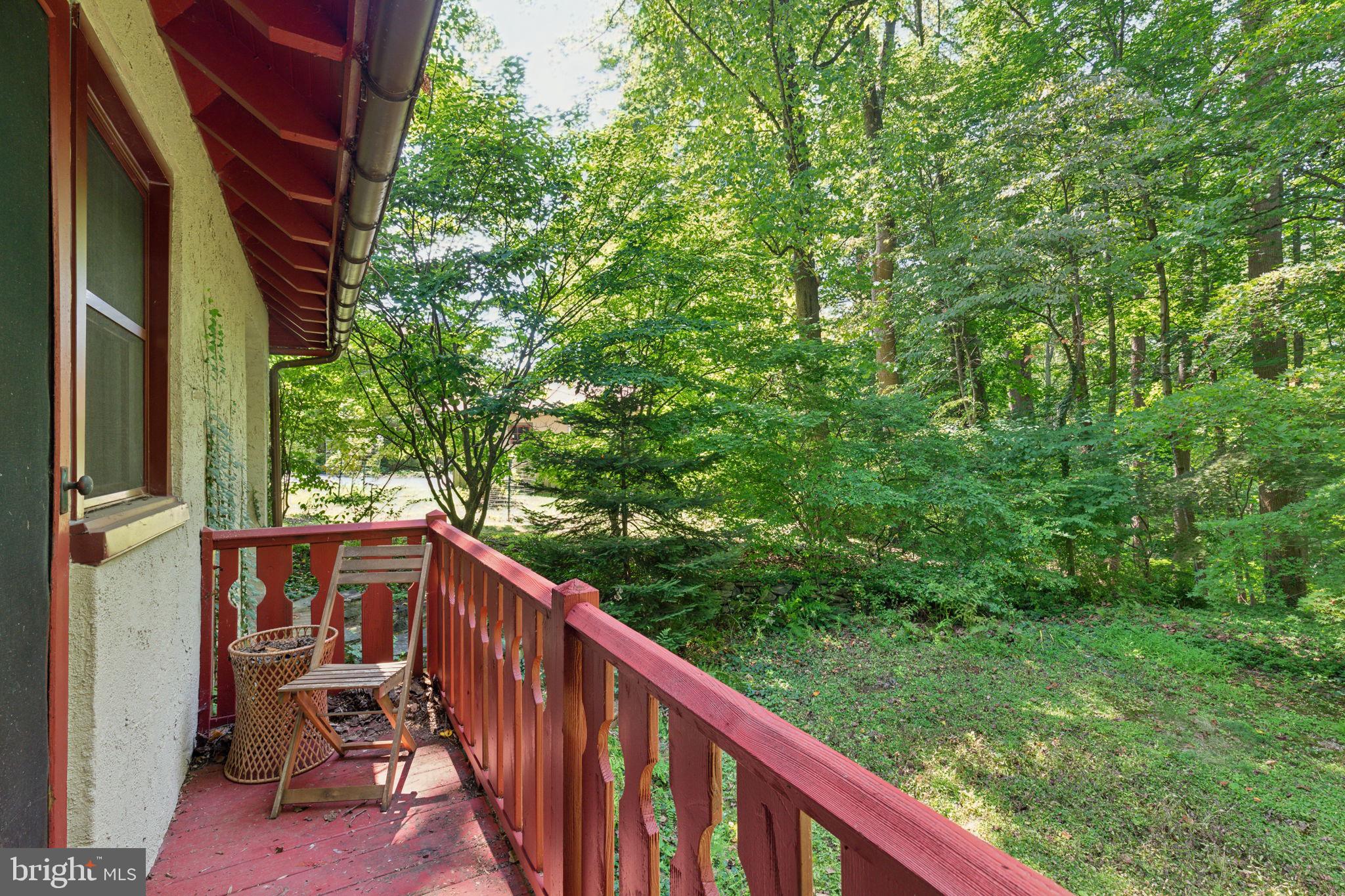 209 W Possum Hollow Rd