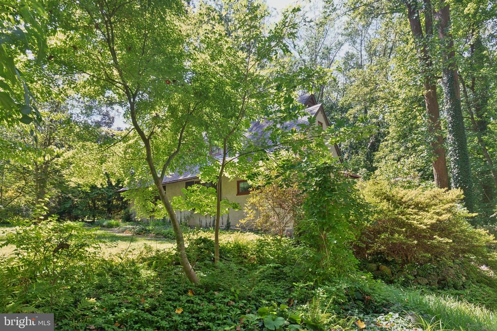 209 W Possum Hollow Rd