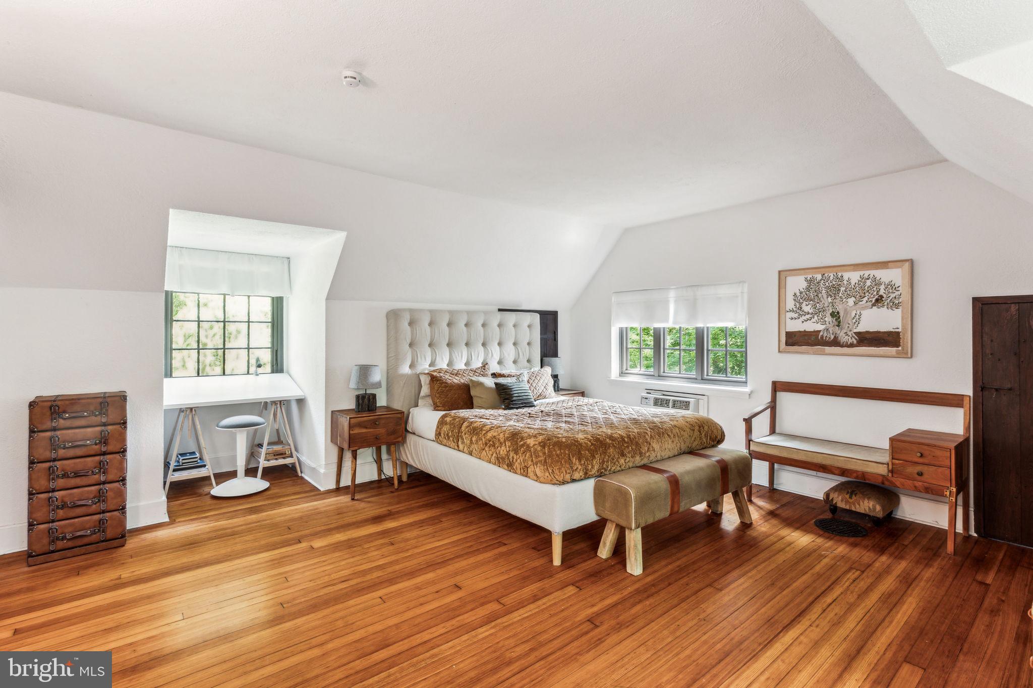 209 W Possum Hollow Rd