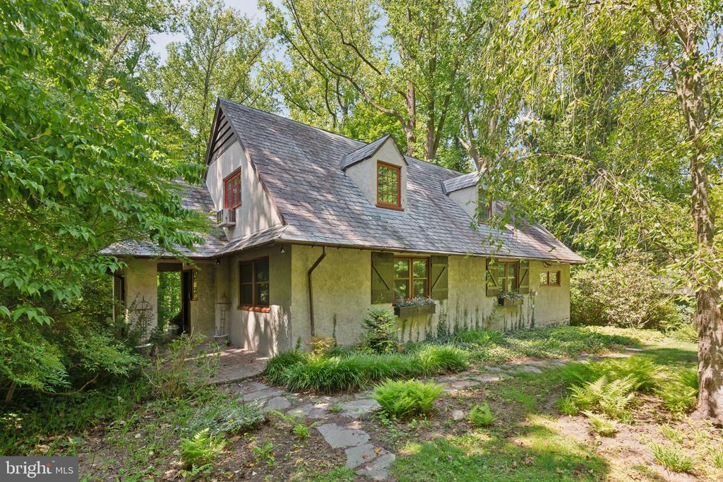 209 W Possum Hollow Rd