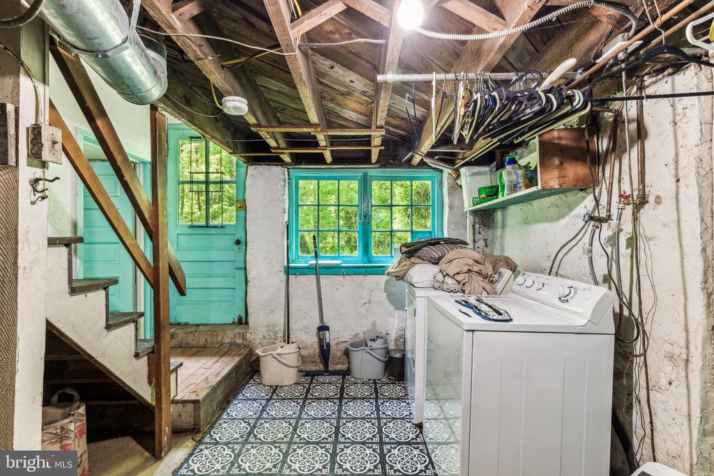 209 W Possum Hollow Rd