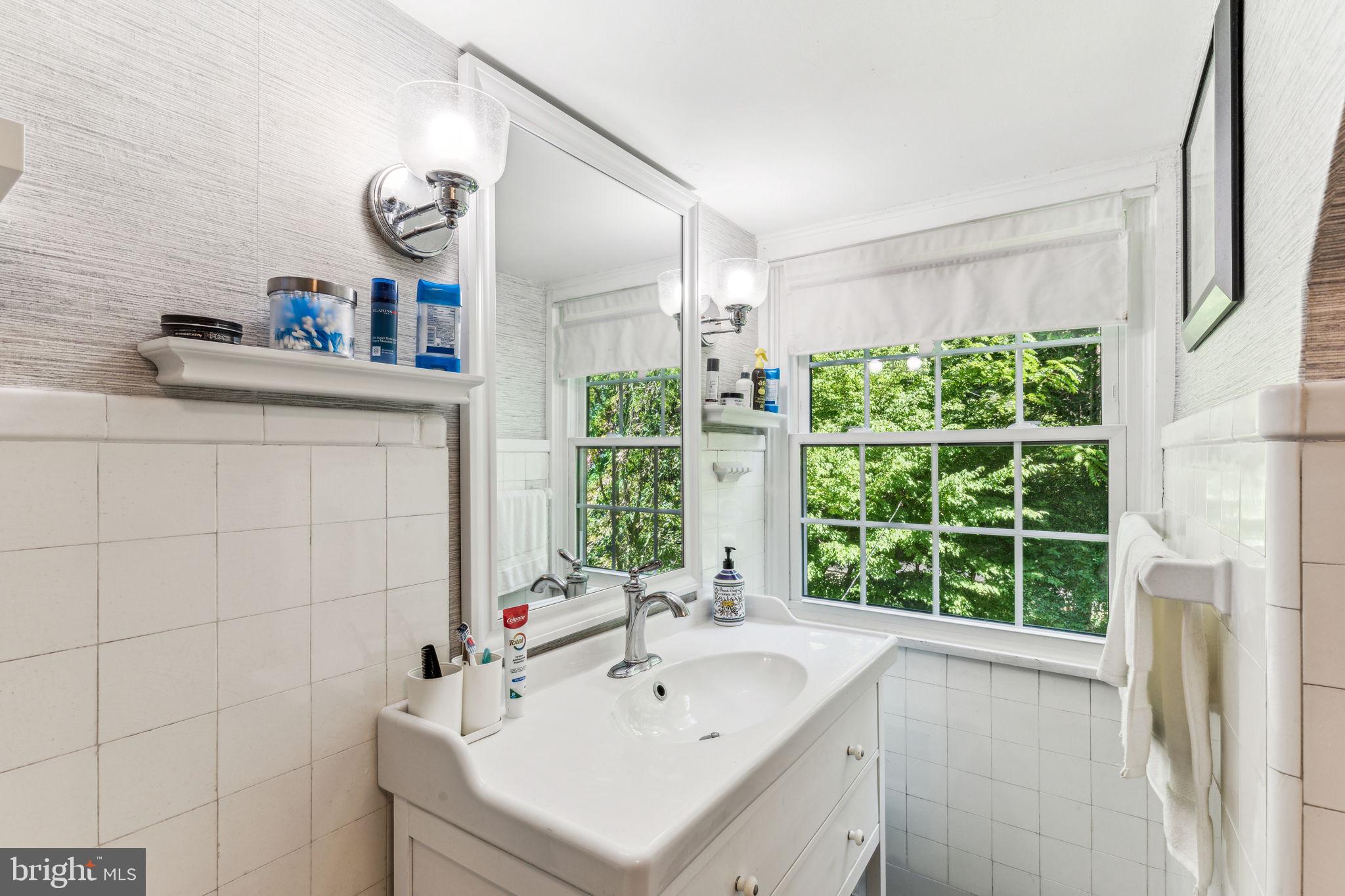 209 W Possum Hollow Rd