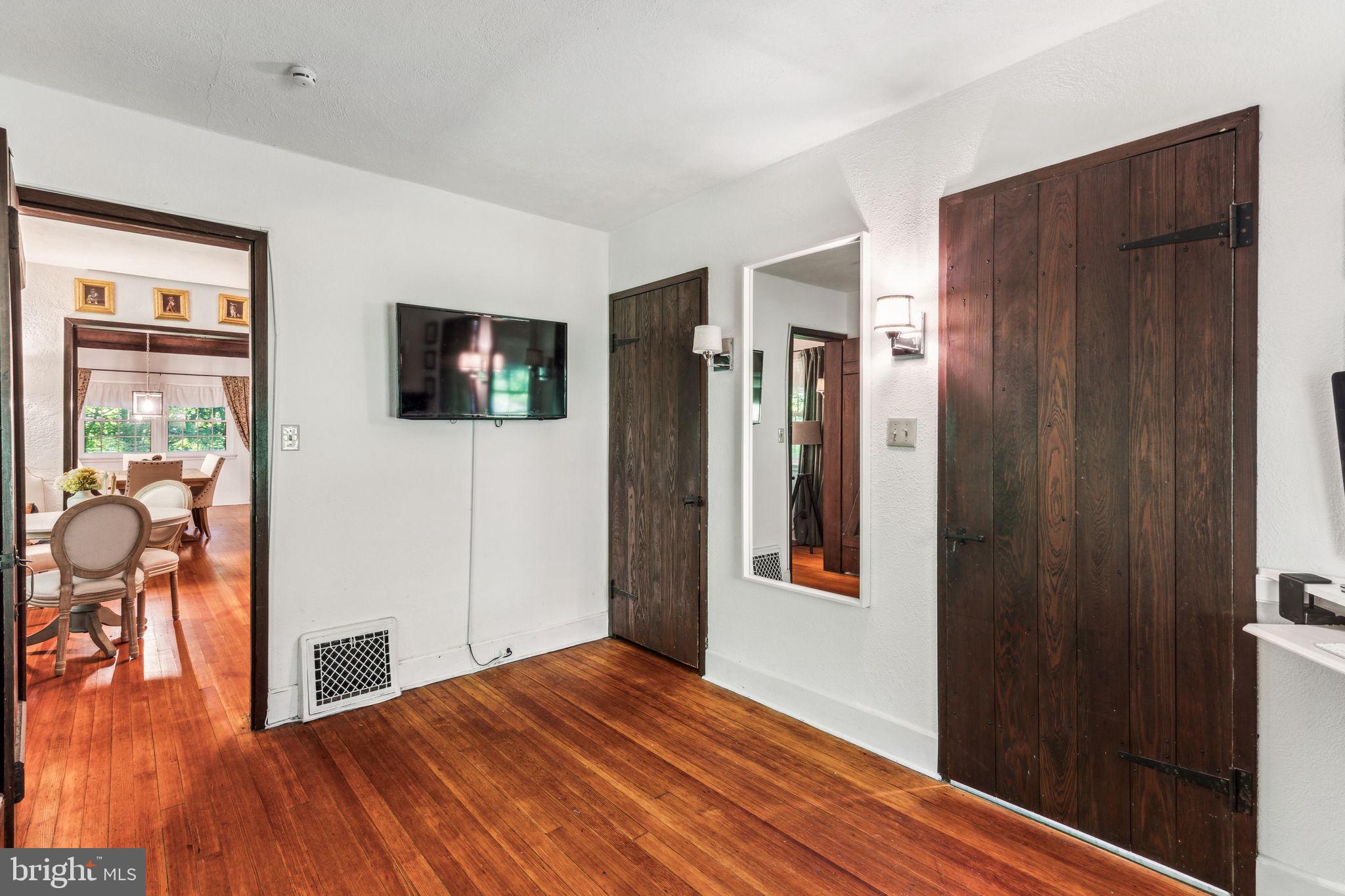 209 W Possum Hollow Rd