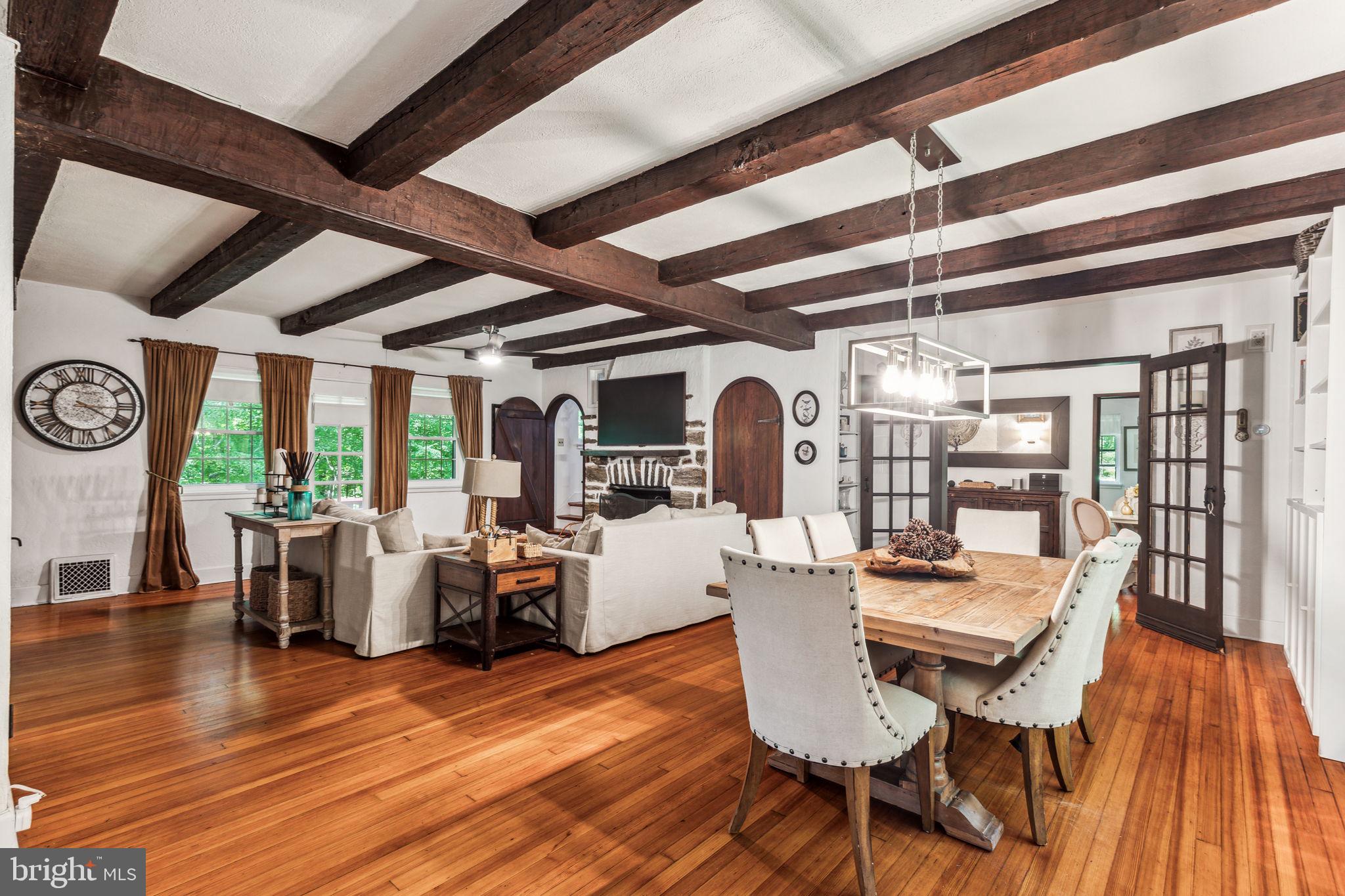 209 W Possum Hollow Rd