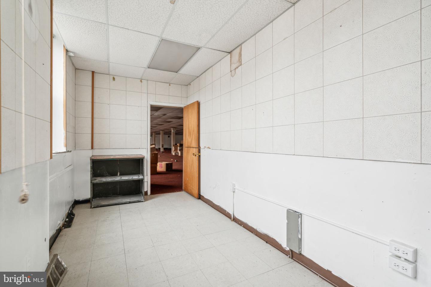 6801-6823 Ludlow St