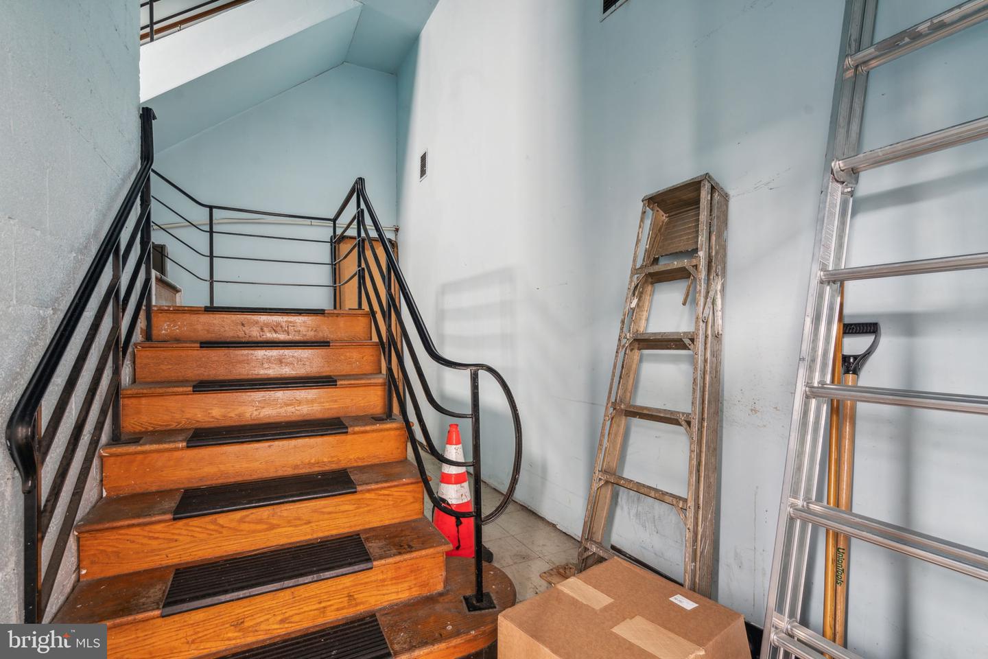 6801-6823 Ludlow St