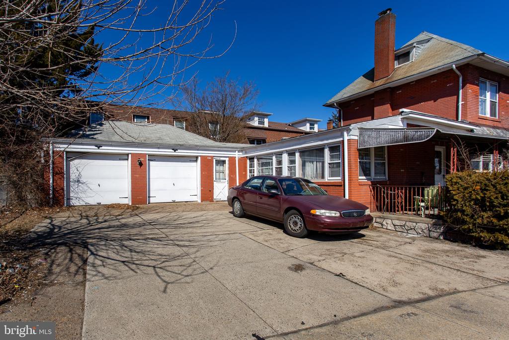 303 Sutton Ave