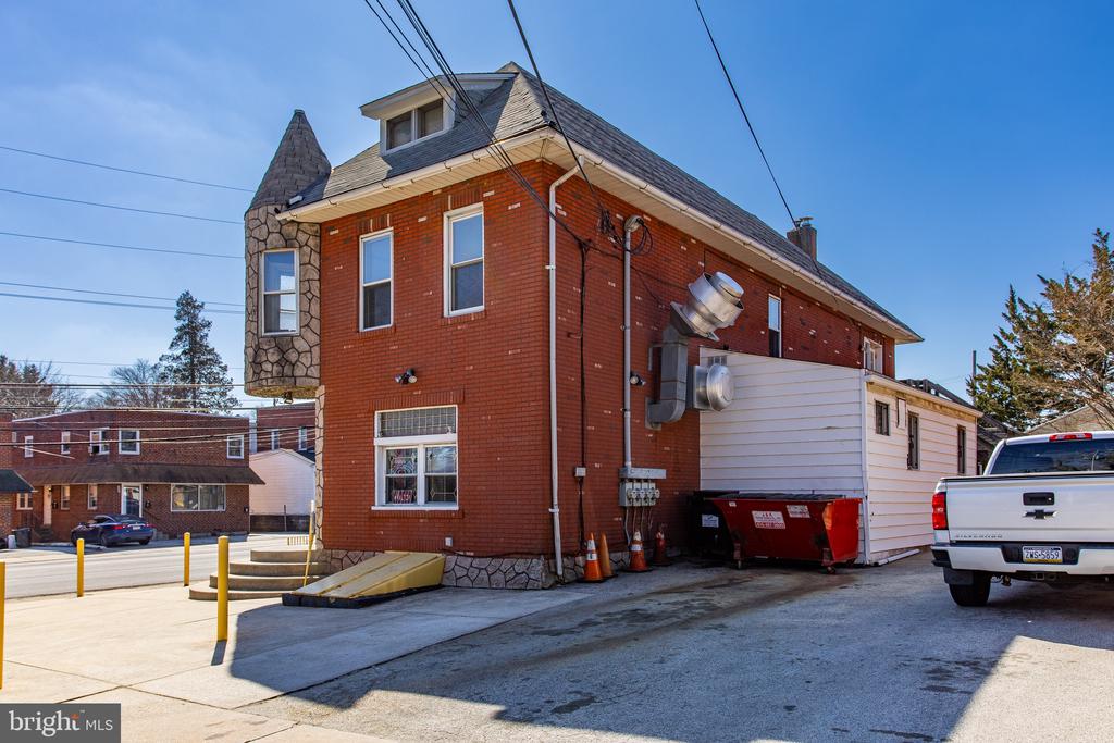 303 Sutton Ave
