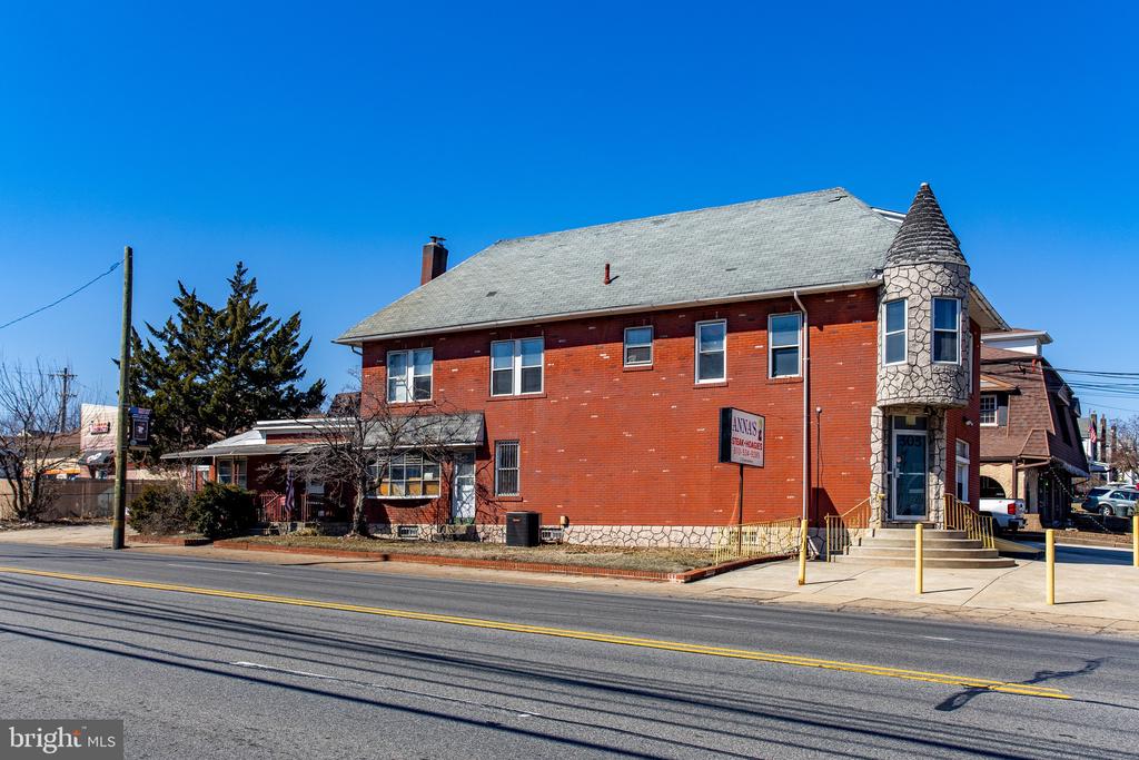 303 Sutton Ave