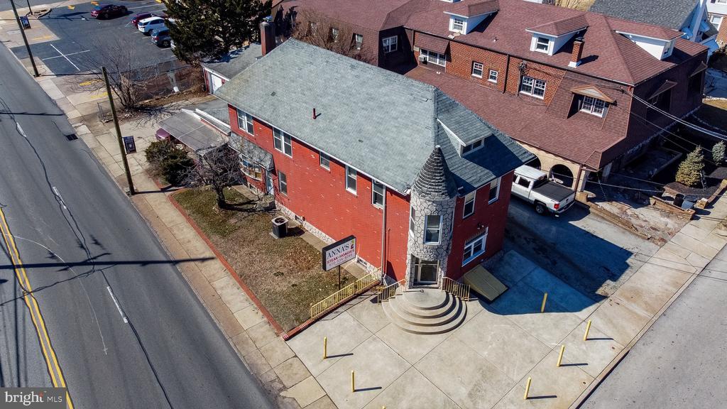 303 Sutton Ave