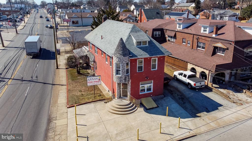 303 Sutton Ave