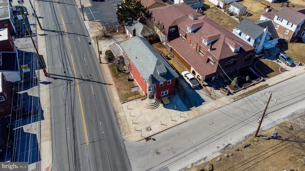 303 Sutton Ave