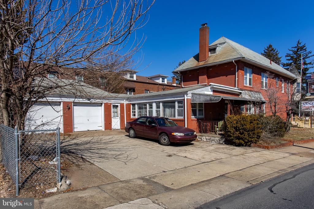 303 Sutton Ave