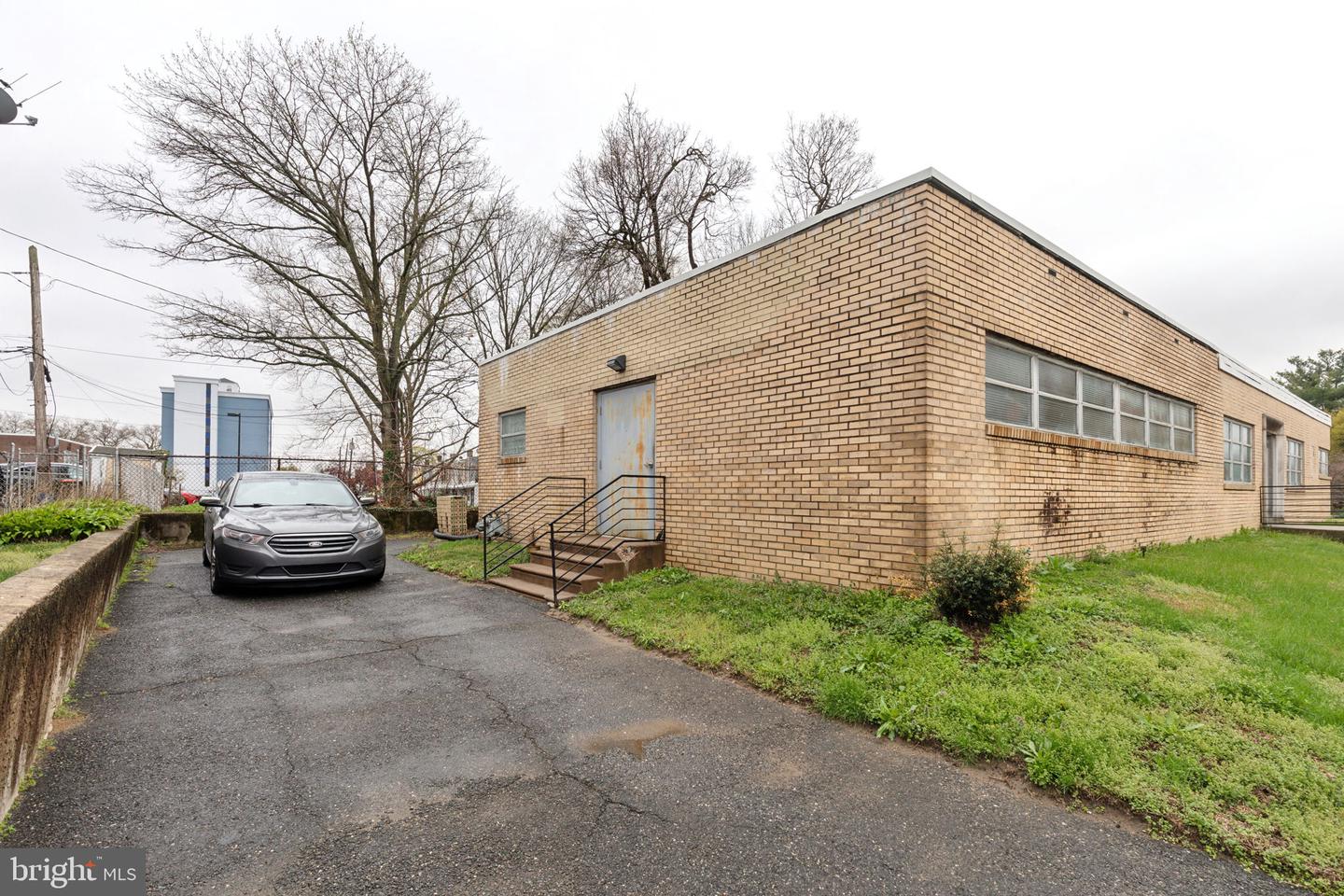 1453 Edgmont Ave