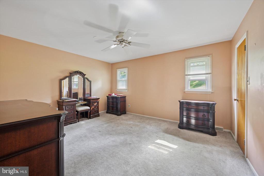 647 Glendale Rd