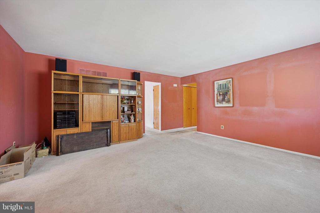 647 Glendale Rd