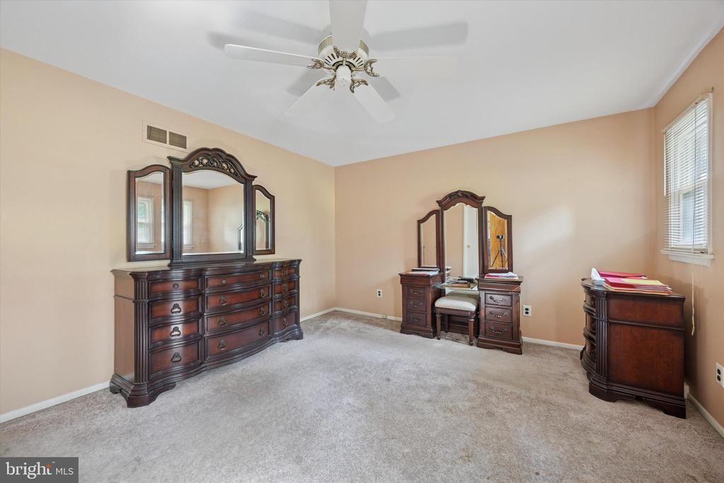 647 Glendale Rd