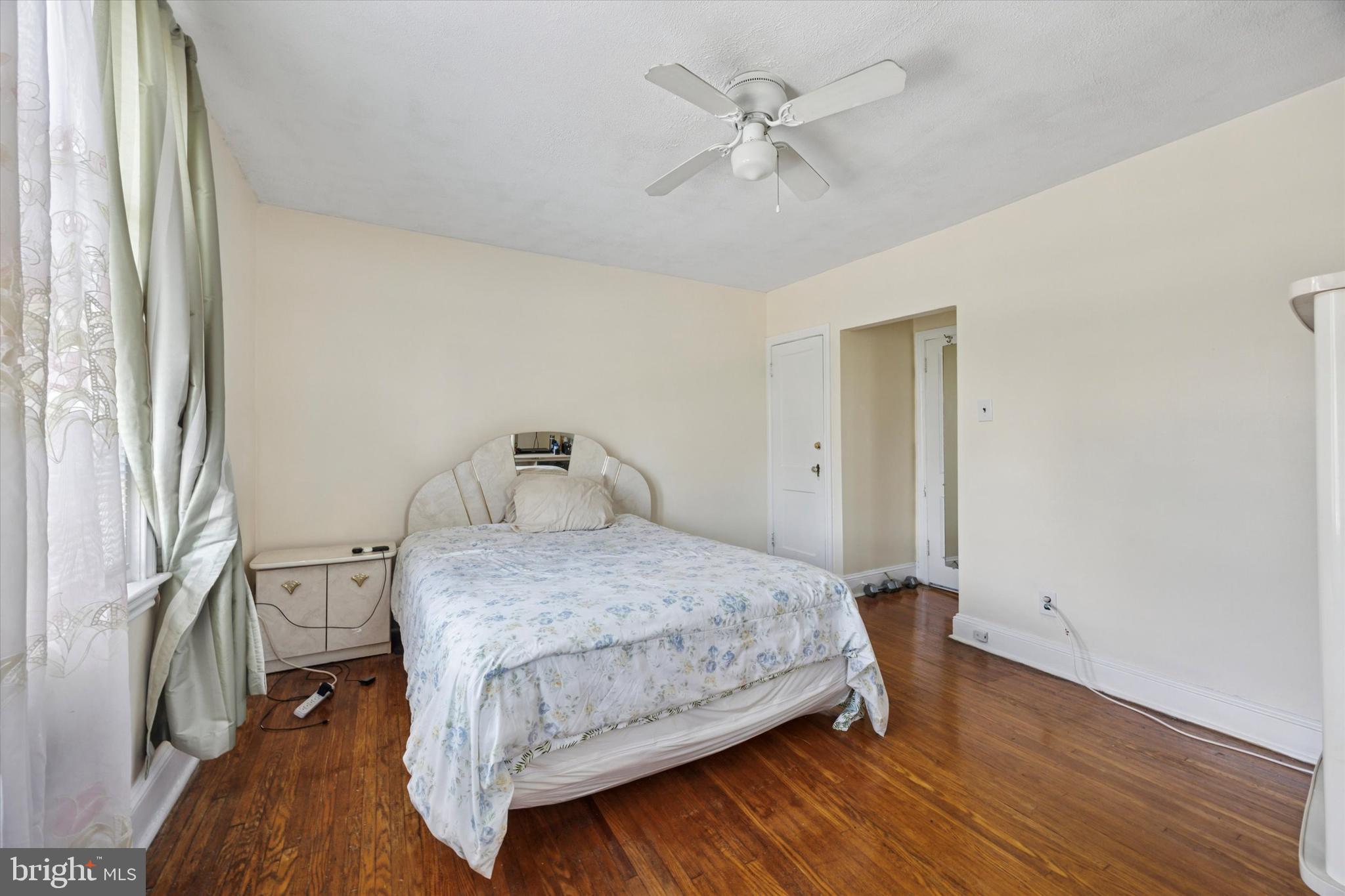 214 N LYNN BOULEVARD
