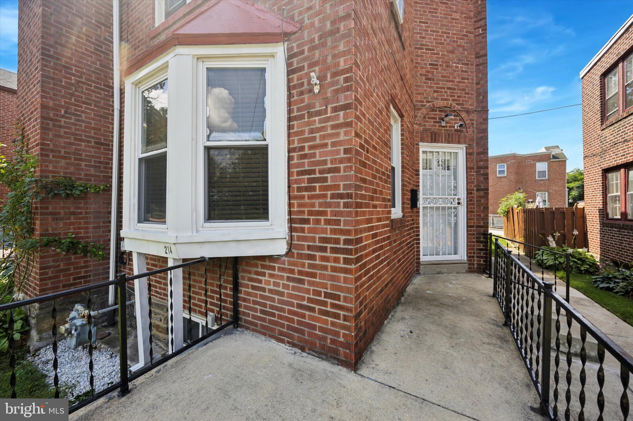 214 N LYNN BOULEVARD
