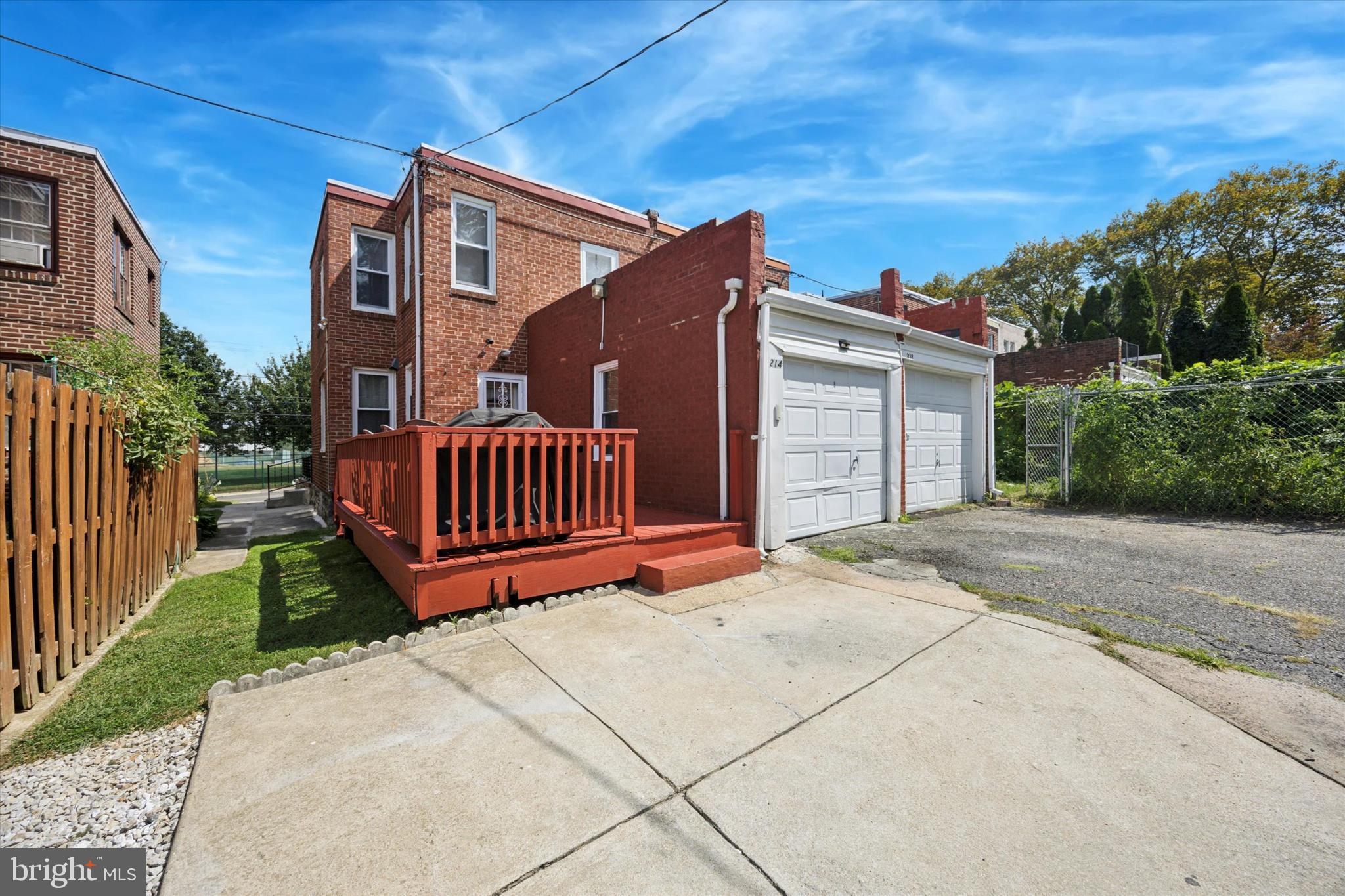 214 N LYNN BOULEVARD