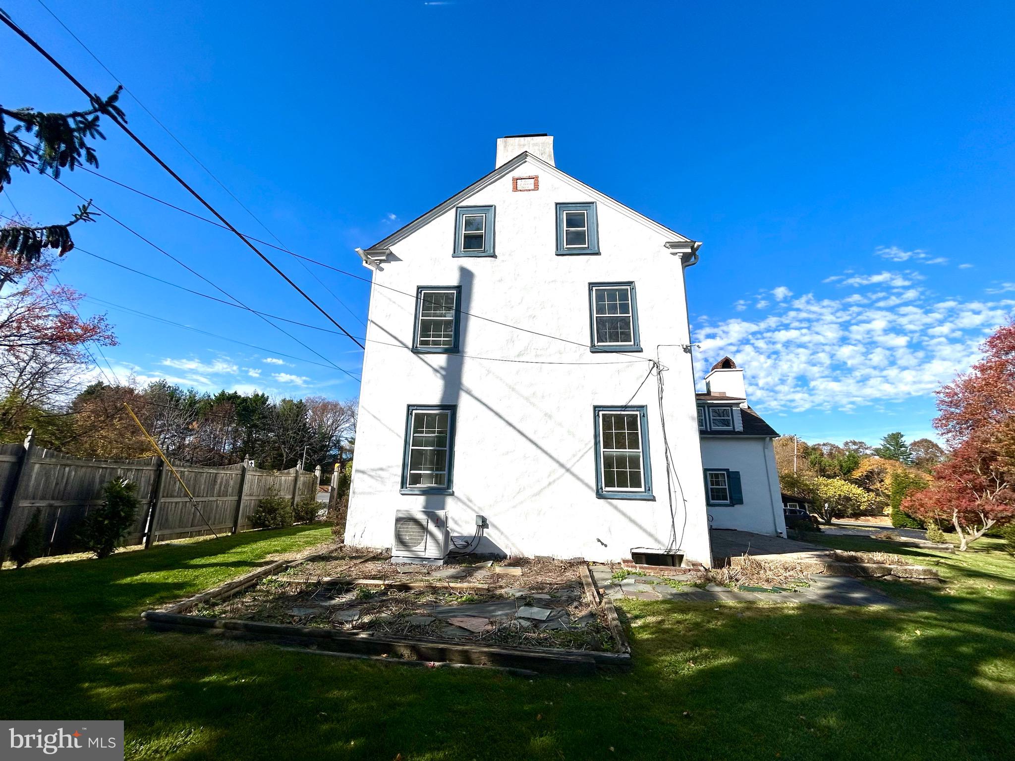 571 N NEWTOWN STREET ROAD