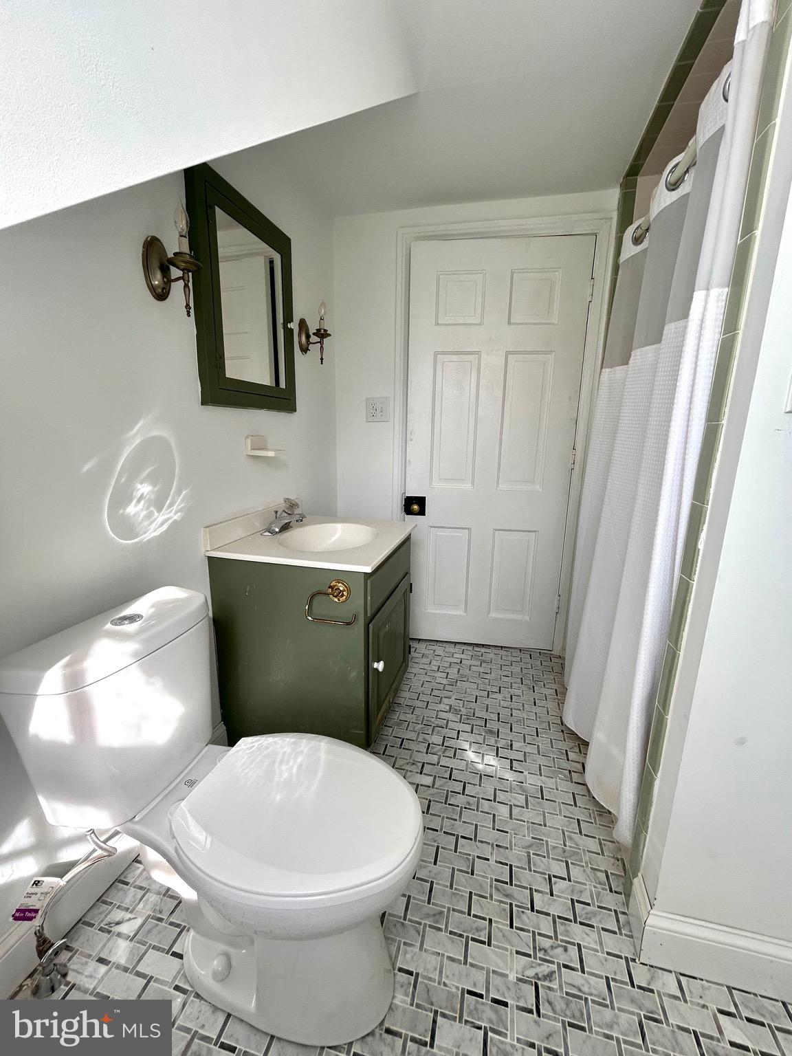 571 N NEWTOWN STREET ROAD