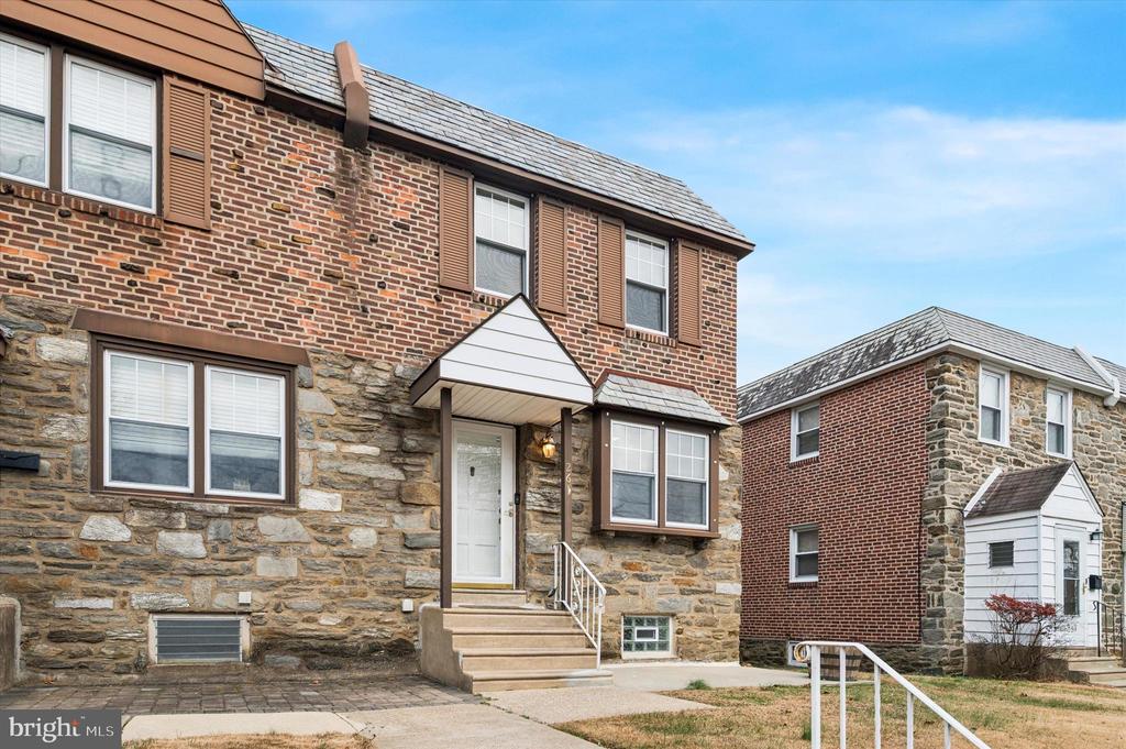 261 WILDE AVENUE