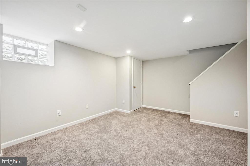 261 WILDE AVENUE
