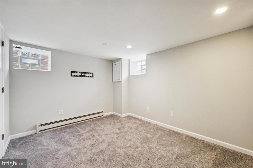 261 WILDE AVENUE