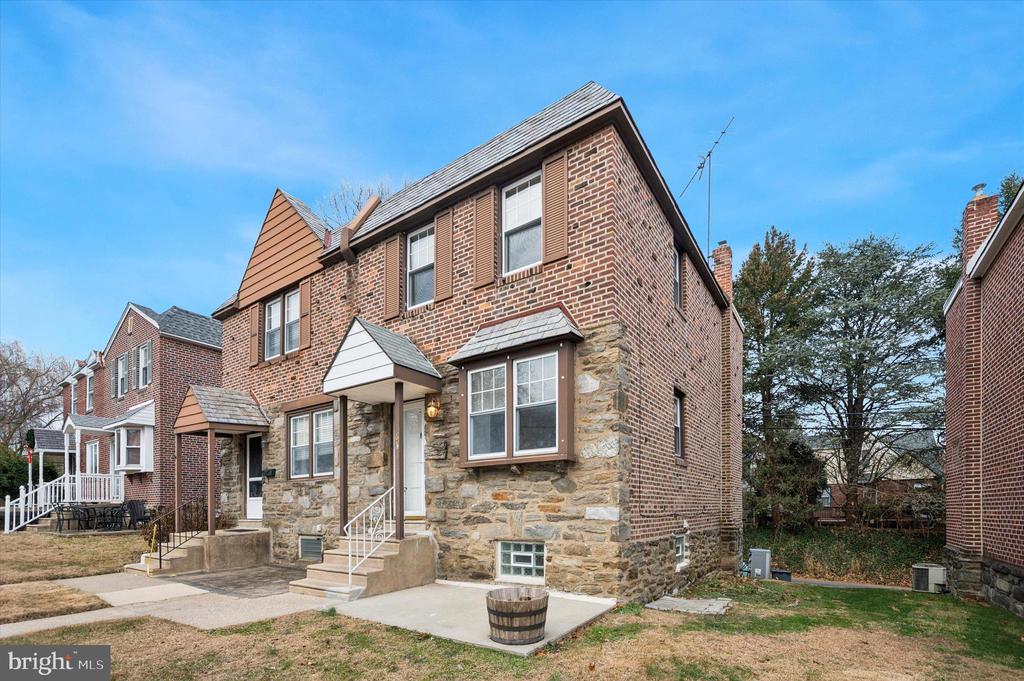261 WILDE AVENUE