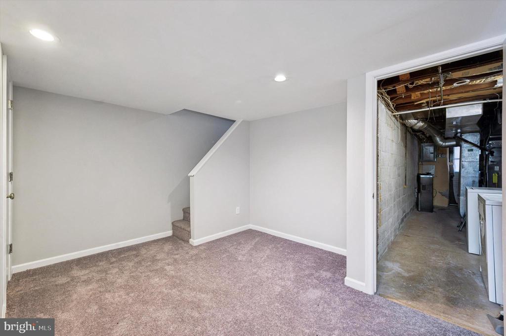 261 WILDE AVENUE