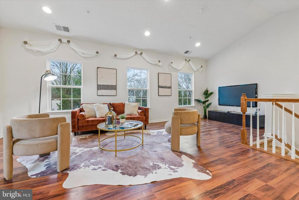 36 EAGLE LANE 18