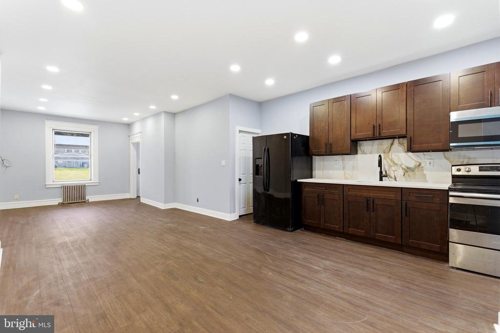 7233 W CHESTER PIKE
